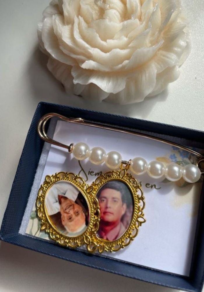 Broche Dorado con Perlas