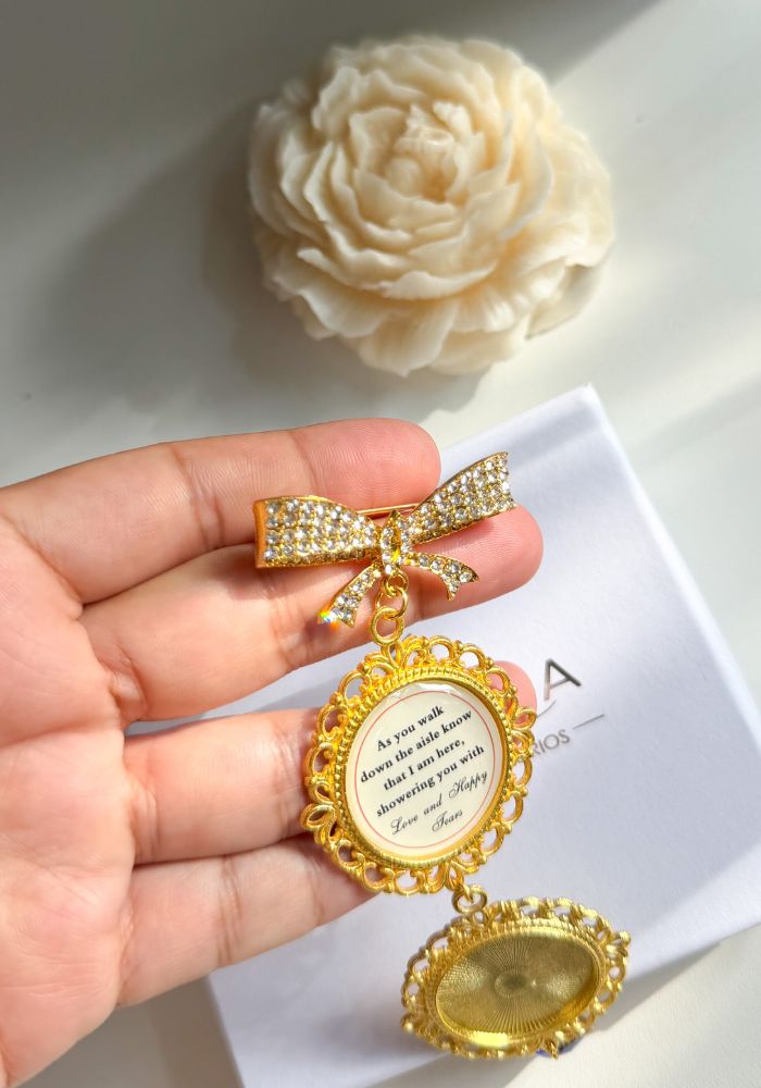 Broche Relicario de Cristal y Moño