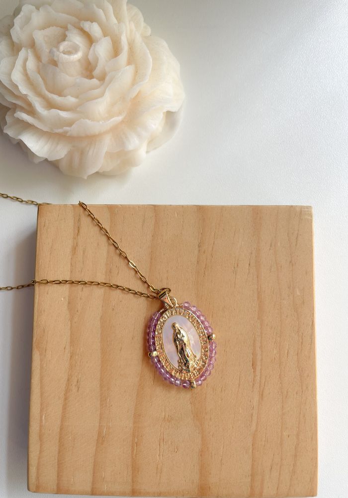 Collar Bordado Vigen Milagrosa