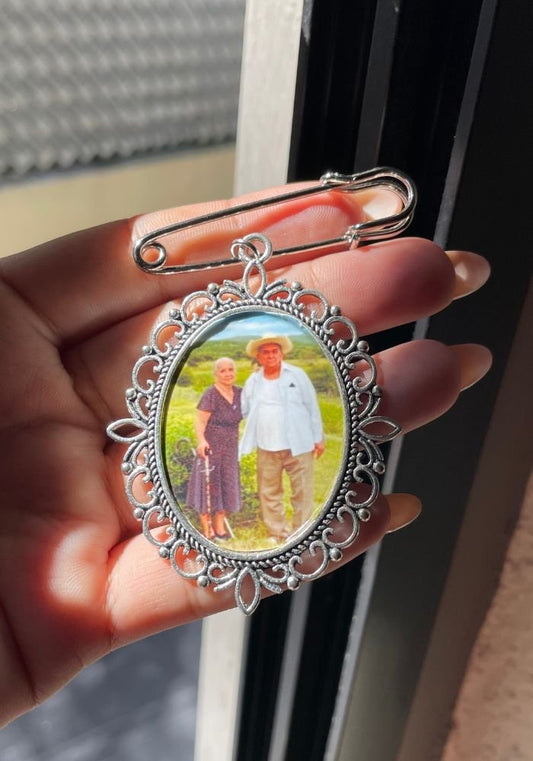 Broche Plateado Grande