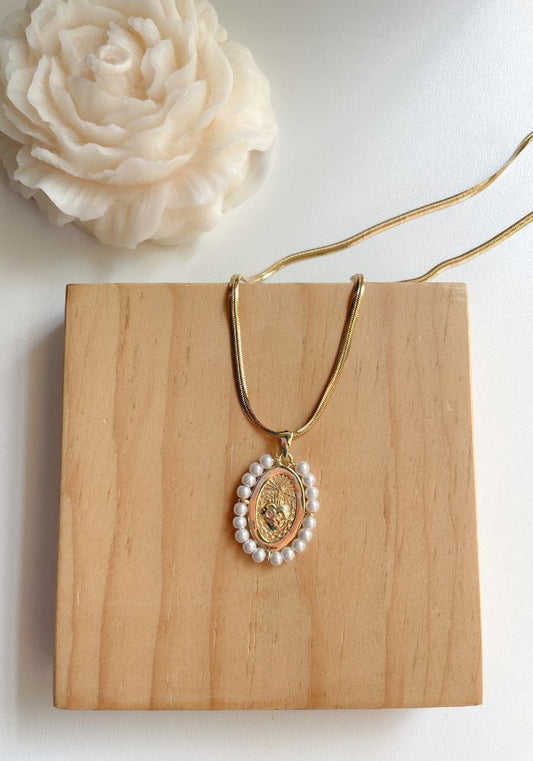 Collar Bordado Medalla Corazón